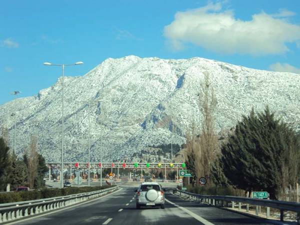 Ηλιος με... δόντια στον αυτοκινητόδρομο (φωτογραφίες)