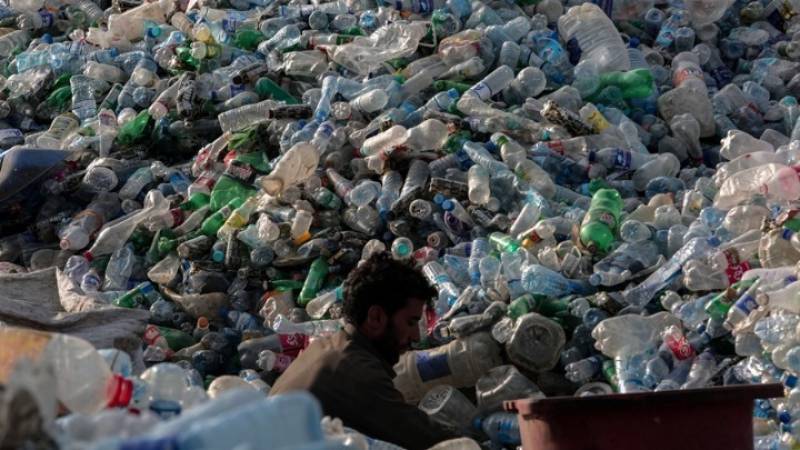 Πλαστικά μπουκάλια μετατρέπονται σε φάρμακο για τη νόσο του Πάρκινσον