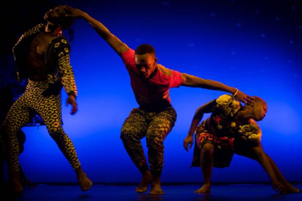 Το μουσείο χορεύει και Ρωμαίος και Ιουλιέτα από τη Νότια Αφρική