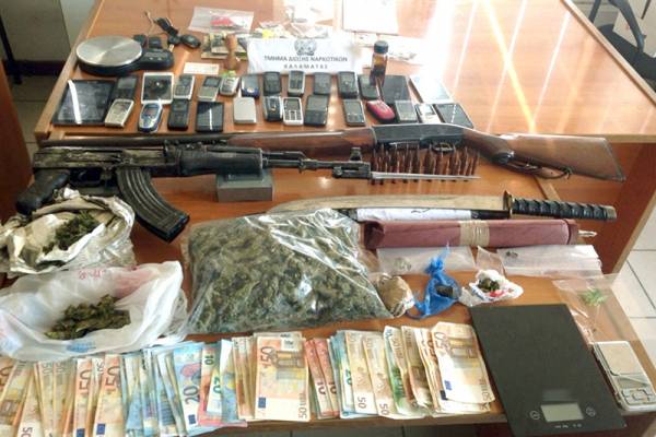 Δίκη για διακίνηση ναρκωτικών σε Πελοπόννησο και Αττική: Από 7 ευρώ το γραμ. χασίς έως 120 ευρώ το γραμ. η κοκαΐνη