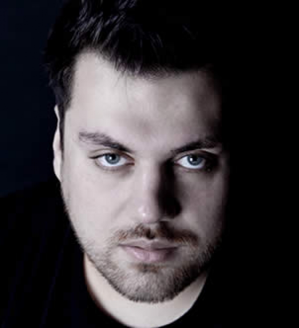 Ο Θέμης Καραμουρατίδης στην "Ε": Δημιουργώντας τραγούδια με τη Νατάσα Μποφίλιου και τον Γεράσιμο Ευαγγελάτο