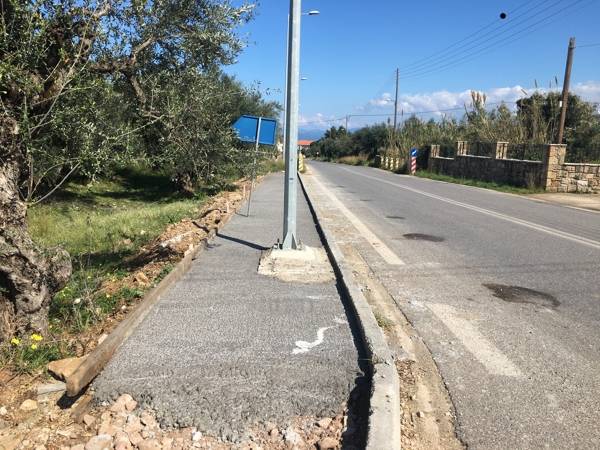 Πεζοδρόμιο προς τις εργατικές κατοικίες Κυπαρισσίας