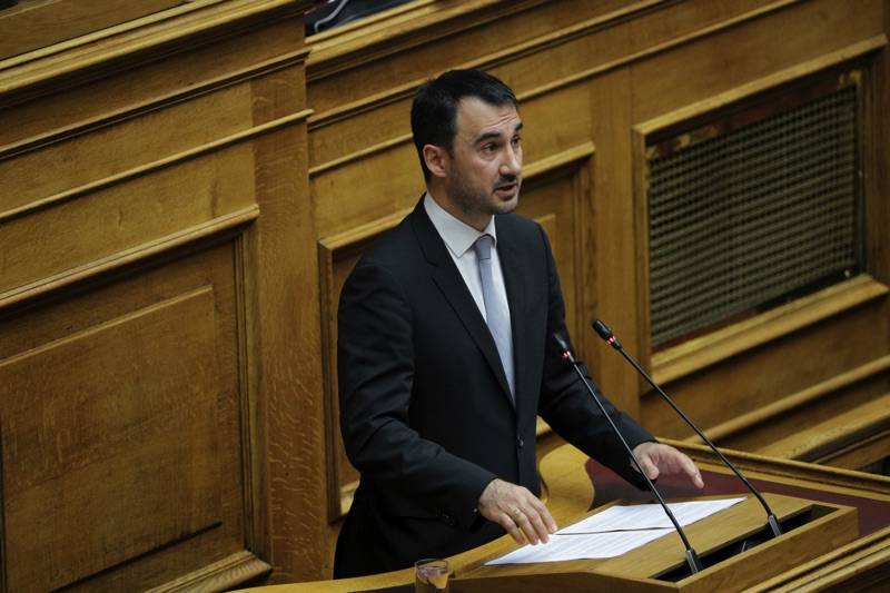 Χαρίτσης: "Ας πάψει τα παιχνίδια με τους θεσμούς ο κ. Μητσοτάκης τις κρίσιμες αυτές ώρες"