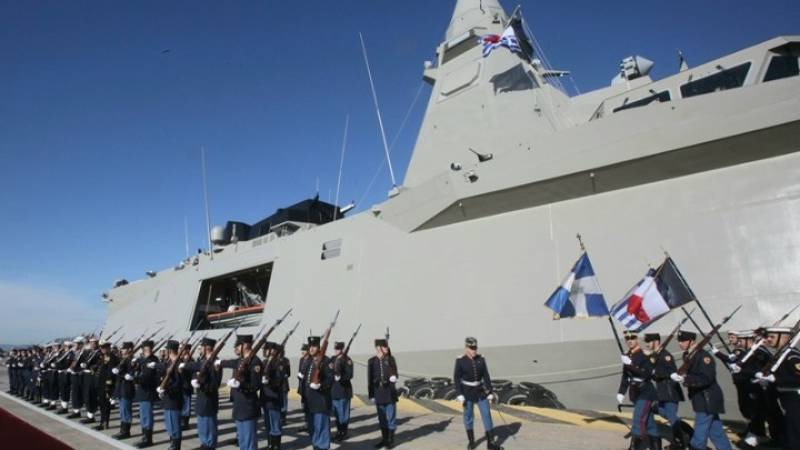 Στη φρεγάτα «Κίμων» ο πρωθυπουργός με τον Πρόεδρο της Γαλλίας