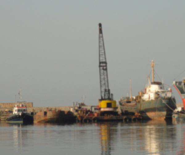 Πουλήθηκε ο γερανός του λιμανιού της Καλαμάτας