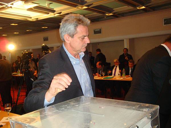 Επίθεση Πουλοκέφαλου κατά Τατούλη: Είναι και παραμένει ο γυρολόγος που περιδιαβαίνει τις πολιτικές "αυλές"