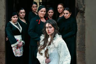 Αυλαία ρίχνει η παράσταση "Μπερνάρντα Αλμπα"