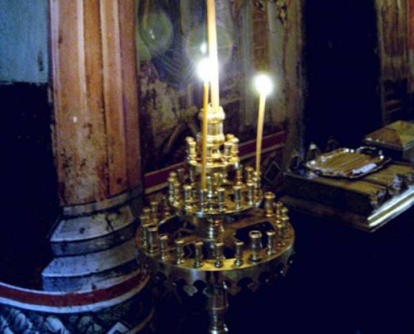 Εκλεψε 3 μανουάλια και 4 χαλιά από εκκλησίες στη Μεσσηνία