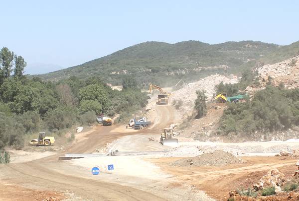 Παρατάσεις για 5 έργα στη Μεσσηνία