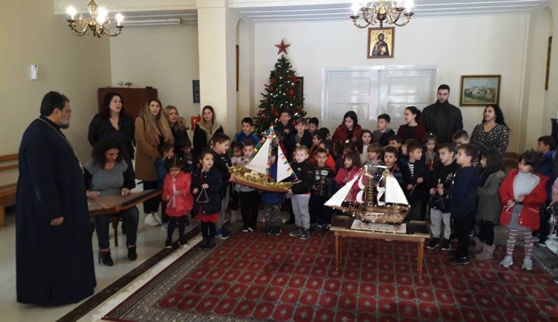 Χριστουγεννιάτικα κάλαντα και τραγούδια στον Μητροπολίτη Μεσσηνίας (βίντεο)