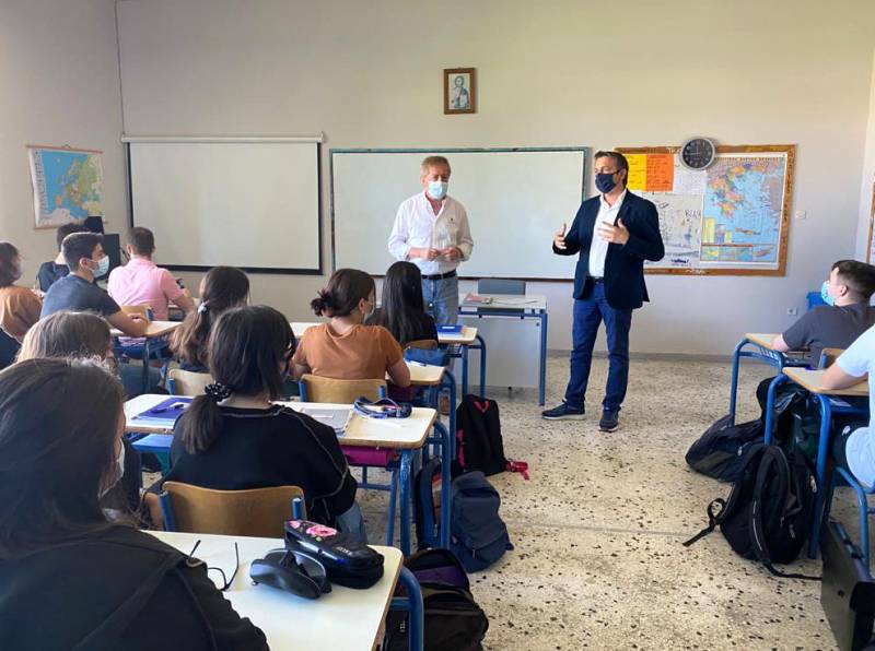 Επισκέψεις Μαντά σε σχολεία της Καλαμάτας