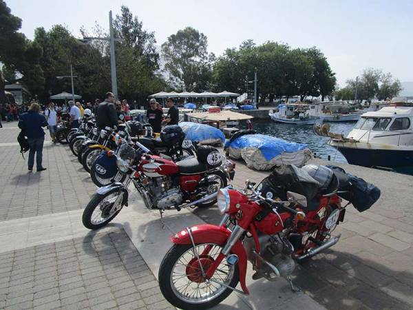 Παλιές μοτοσυκλέτες στην Παραλία Καλαμάτας (βίντεο)