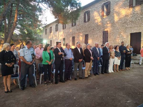 Αποδοκιμάστηκε ο Τατούλης στα εγκαίνια του νέου Αρχαιολογικού Μουσείου Πύλου