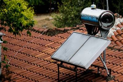 Ηλιακός θερμοσίφωνας: Η μοναδική προϋπόθεση για voucher έως 1.000 ευρώ και ποιοι θα έχουν προτεραιότητα