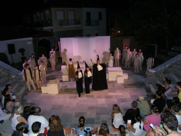 Μάγεψε τους θεατές η παράσταση "Το σκλαβί"