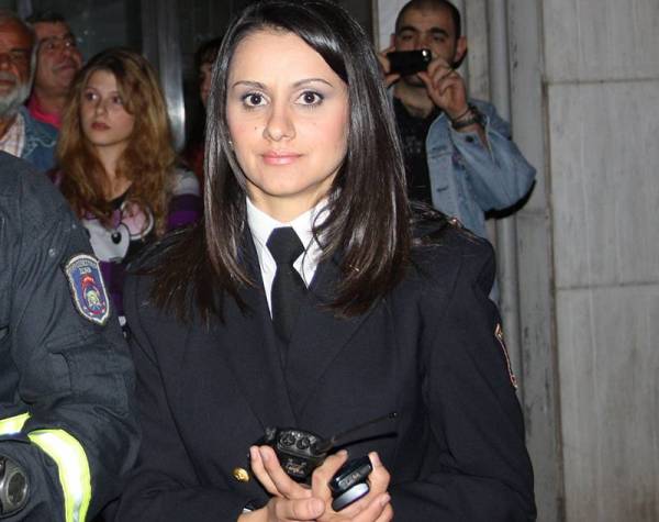 Σοφία Μπομπόνη: Η πρώτη γυναίκα επιπυραγός στην Πυροσβεστική Υπηρεσία Καλαμάτας