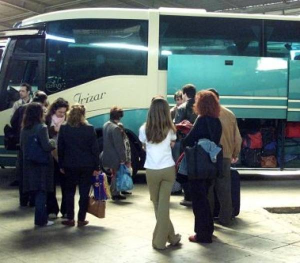 Γεμάτα κόσμο έφθαναν χθες τα λεωφορεία