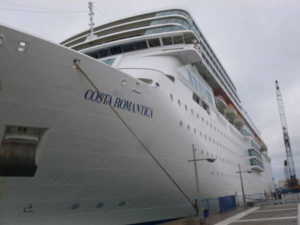 Στην Καλαμάτα ξανά αύριο το "Costa Neoromantica"