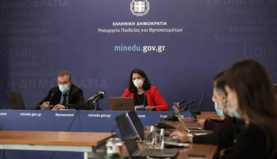 Κεραμέως: Δεν θα ανασταλεί η διά ζώσης λειτουργία των σχολείων