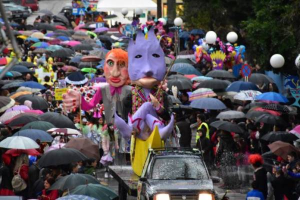 Με κέφι και πλούσια θεματολογία, οι καρναβαλικές εκδηλώσεις στην Πελοπόννησο (φωτογραφίες)