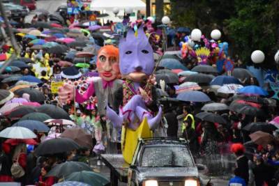 Με κέφι και πλούσια θεματολογία, οι καρναβαλικές εκδηλώσεις στην Πελοπόννησο (φωτογραφίες)