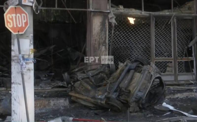 Κορωπί: Νεκρός 34χρονος οδηγός αυτοκινήτου μετά από πρόσκρουση σε κατάστημα (βίντεο)