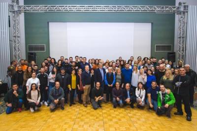 Οικογενειακό κλίμα στην πίτα του “Elite City Resort”