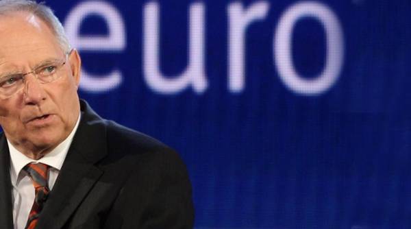 Σόιμπλε: Ελληνες, μην παρασύρεστε από ανεύθυνους πολιτικούς