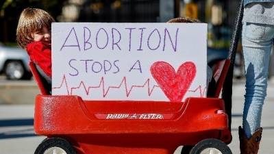 Απότομη αύξηση της παιδικής θνησιμότητας στις ΗΠΑ αφότου καταργήθηκε το δικαίωμα στην άμβλωση