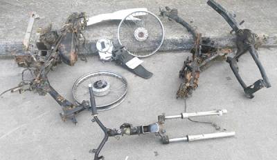 Ελεύθεροι με όρους οι ανήλικοι που έκλεβαν μηχανάκια