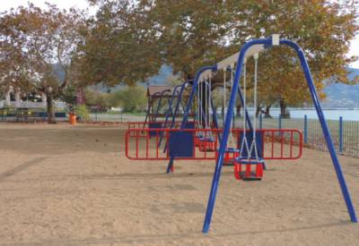 Περιφράξεις σε παιδικές χαρές της Καλαμάτας