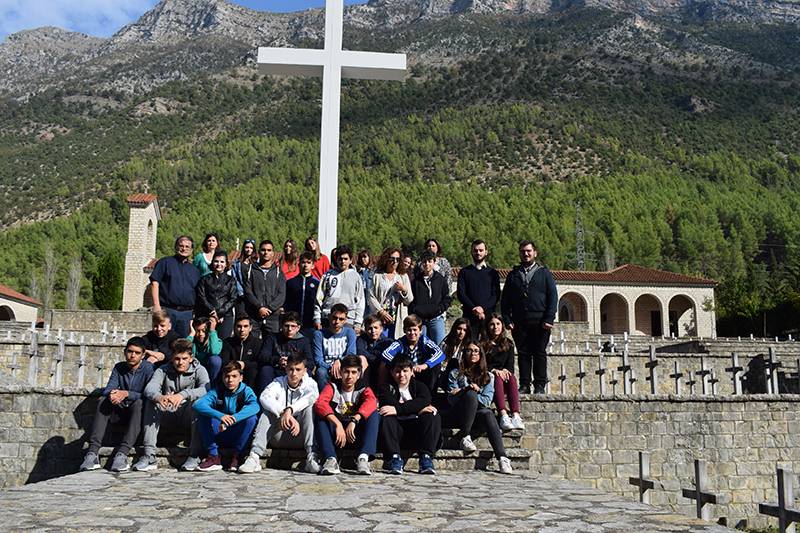 Ταξίδι μνήμης στο έπος του '40 από μαθητές των εκπαιδευτηρίων Μπουγά (βίντεο)