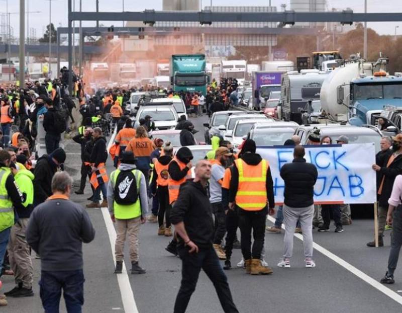 Πορεία στη Μελβούρνη κατά των νέων εντολών εμβολιασμού