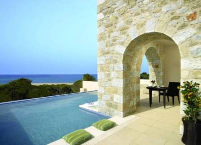 ΣΕΤΕ: Πτώση του τουρισμού στην Πελοπόννησο σε αντίθεση με την υπόλοιπη Ελλάδα