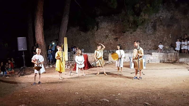 Θεατρικό στο Νιόκαστρο από μαθητές της Πύλου