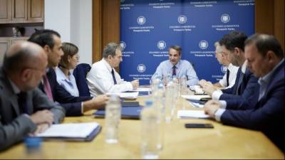 Συνεχίζει τις επισκέψεις στα υπουργεία ο πρωθυπουργός - Στο Υγείας αυτήν την ώρα