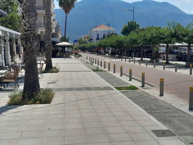 Μειοψηφίες ζητούν πεζοδρόμηση του αναπλασμένου τμήματος της Ναυαρίνου - Στα 3,5 μέτρα τα τραπεζοκαθίσματα