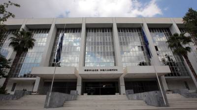 Επίθεση με μαχαίρι έξω από το Εφετείο από ομάδα νεαρών (βίντεο)