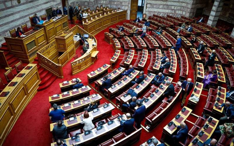 Βουλή: Ψηφίστηκε το νομοσχέδιο για την προστασία του εθελοντισμού