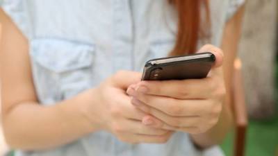 Πώς θα καταλάβετε εάν έχουν «χακάρει» το κινητό σας, σύμφωνα με την ESET