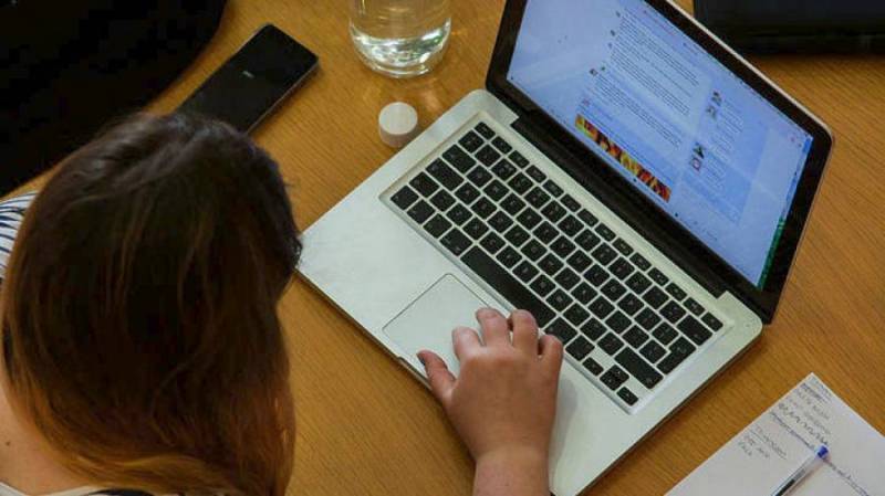 Γραμμή βοήθειας Help-line.gr: Βασικό πρόβλημα τα όρια στη χρήση διαδικτύου από παιδιά