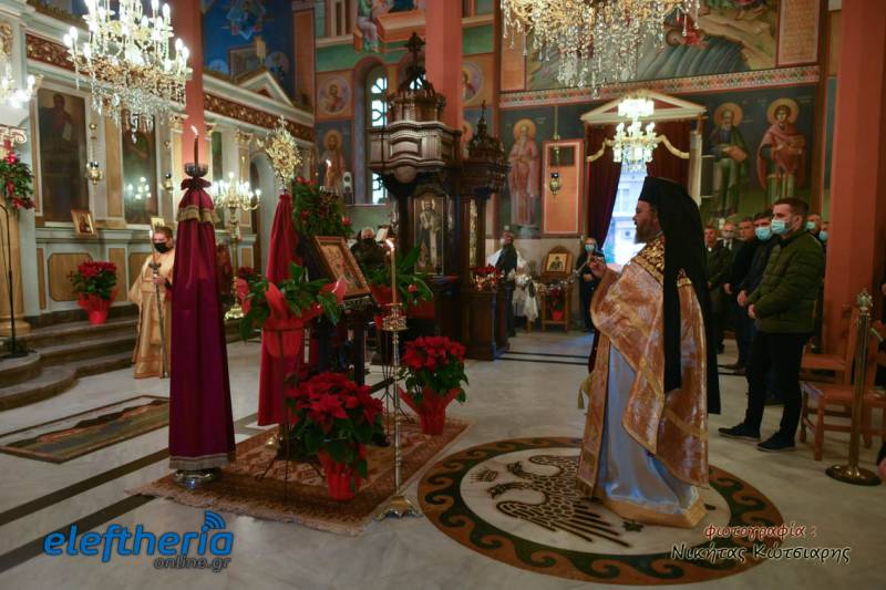 Καλαμάτα: Η λειτουργία των Χριστουγέννων στο ναό της Αναλήψεως (φωτογραφίες)