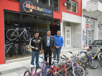 Aπό το κατάστημα "Bike and run expert": Δέκα ποδήλατα στο "Χαμόγελο του Παιδιού"
