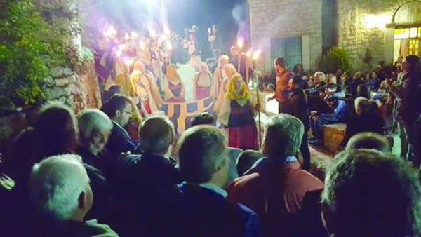 Πλήθος κόσμου στις λαμπαδηφορίες στο Σιδηρόκαστρο