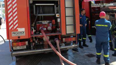 Έκρηξη σε συνεργείο σκαφών στον Άλιμο - Τρεις τραυματίες (βίντεο)