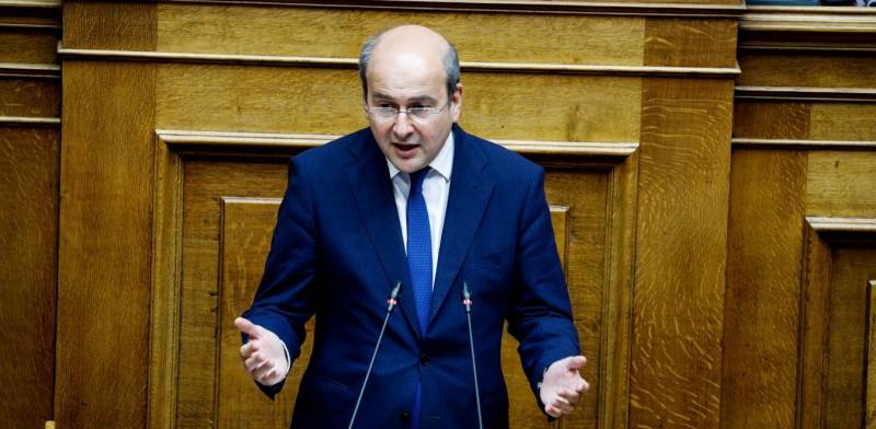 Χατζηδάκης: Αυξημένες έως 68% οι επικουρικές συντάξεις των νέων