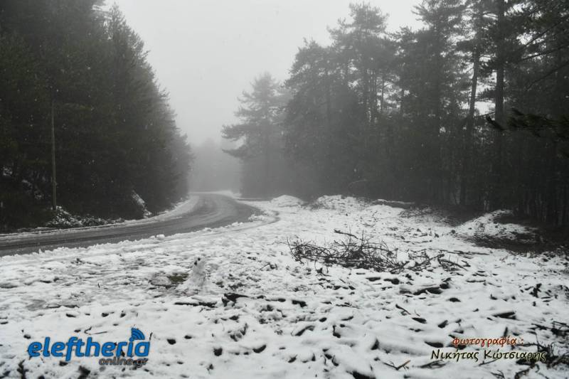 Λευκό τοπίο στο Τουριστικό Ταΰγέτου (φωτογραφίες)