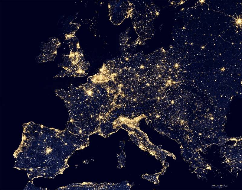 Τα φώτα των δρόμων στην Ευρώπη εκπέμπουν όλο και περισσότερη μπλε ακτινοβολία