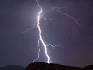 8 δασικές πυρκαγιές στη Λακωνία λόγω κεραυνών