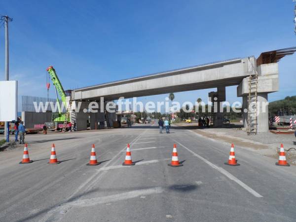 Ολοκληρώθηκε από σήμερα η τοποθέτηση δοκών στη γέφυρα Αντικαλάμου (βίντεο)